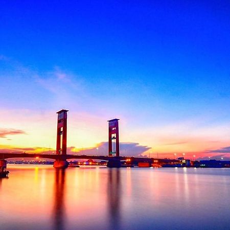 S-One Hotel Palembang Exteriör bild