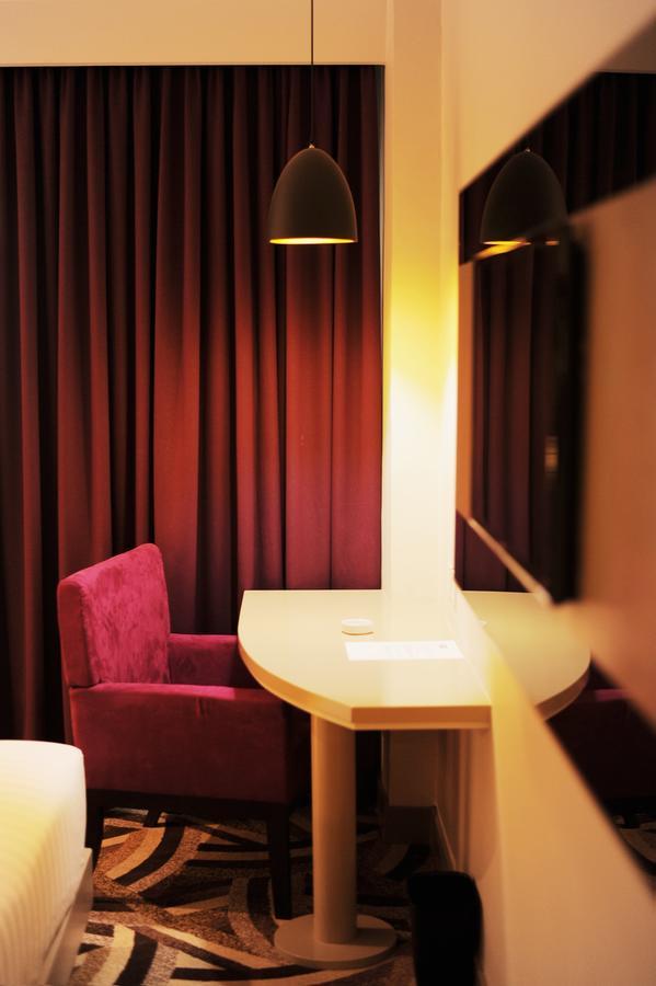 S-One Hotel Palembang Exteriör bild