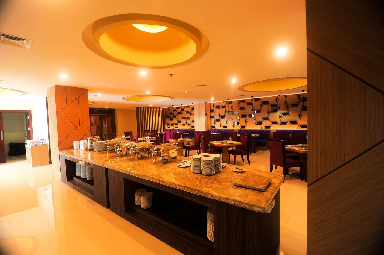 S-One Hotel Palembang Exteriör bild