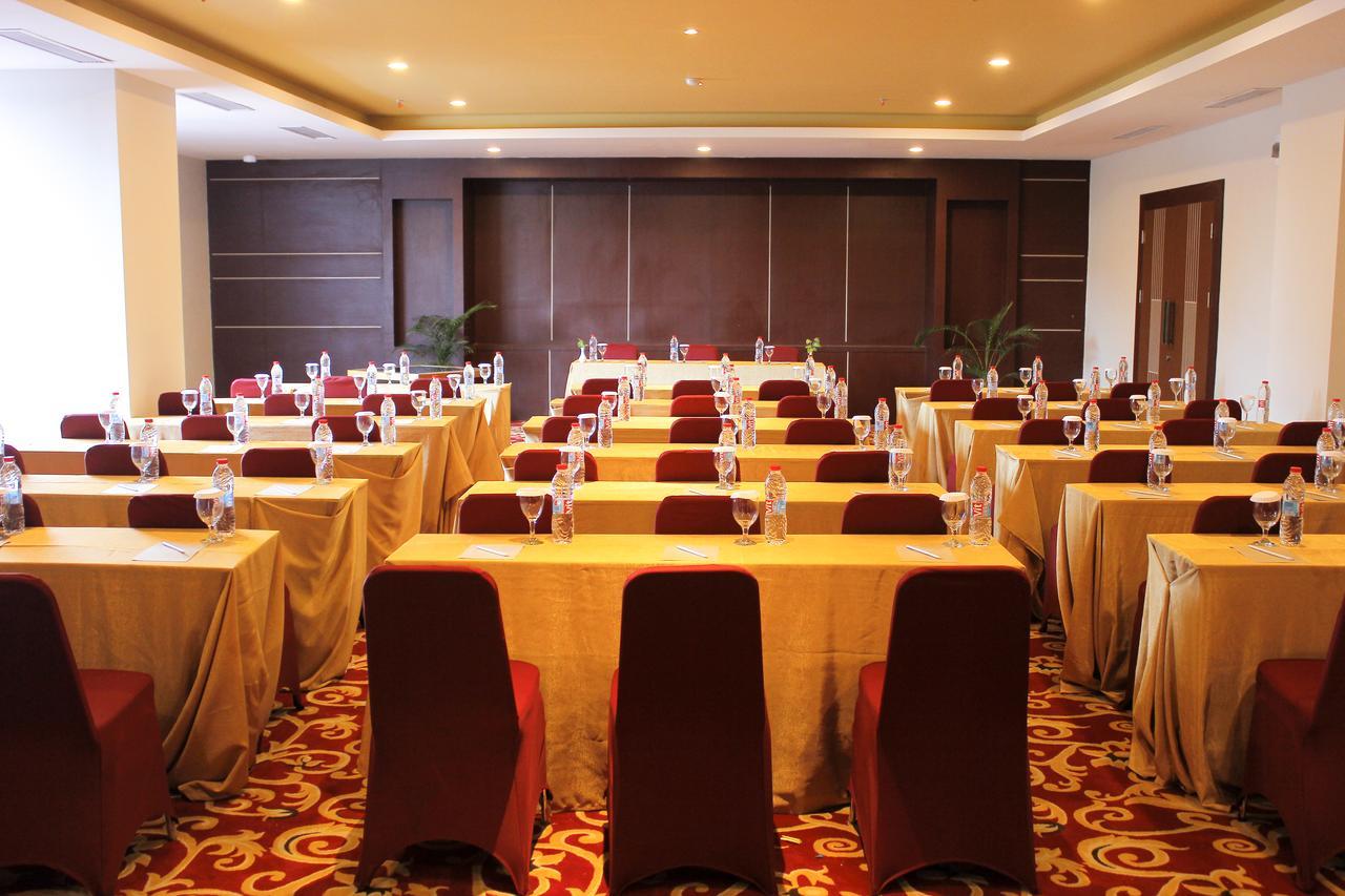 S-One Hotel Palembang Exteriör bild