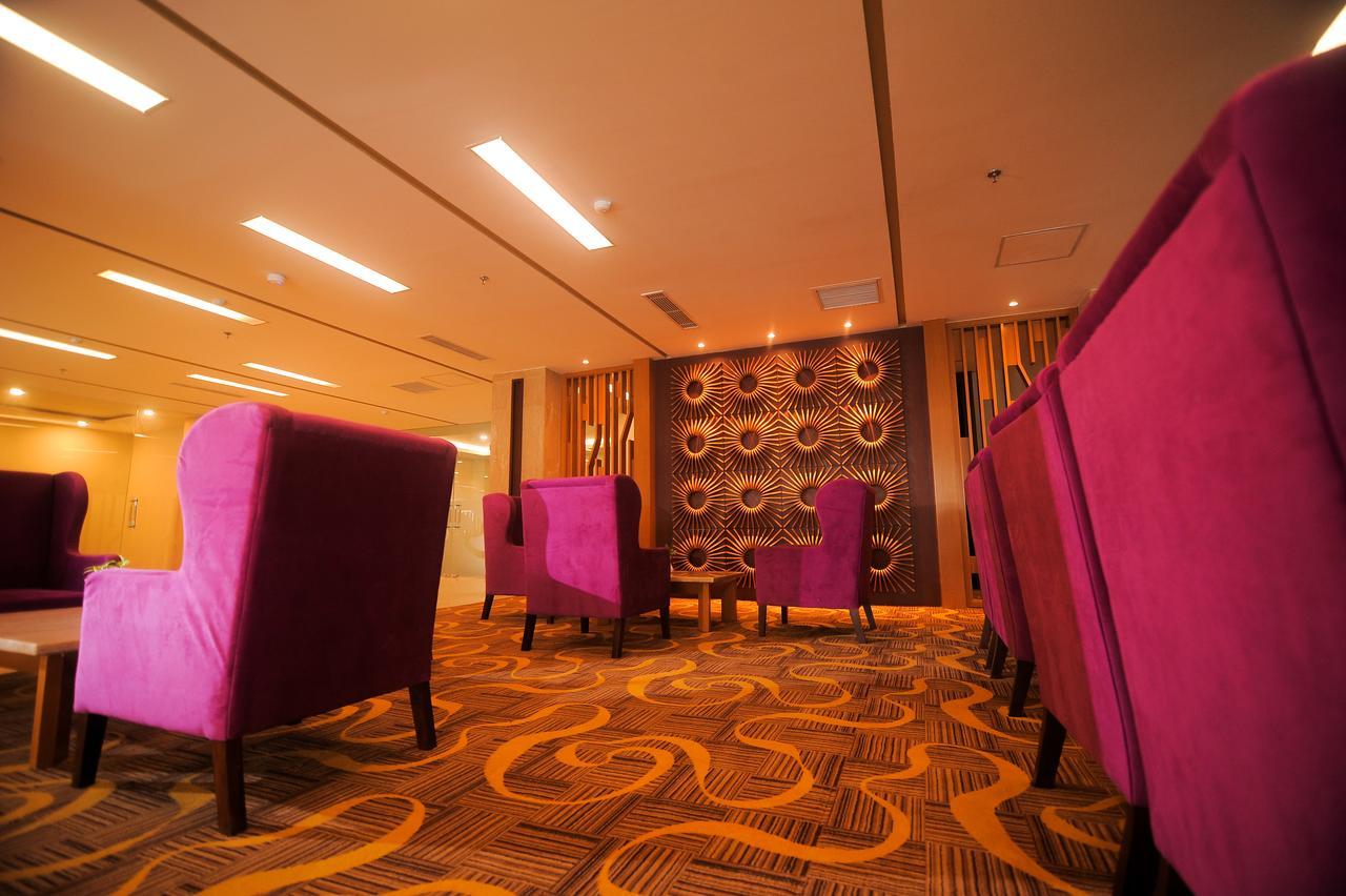 S-One Hotel Palembang Exteriör bild