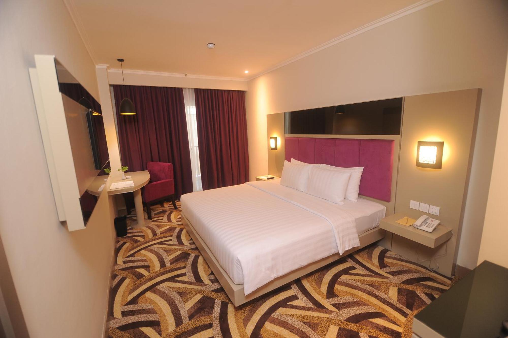 S-One Hotel Palembang Exteriör bild