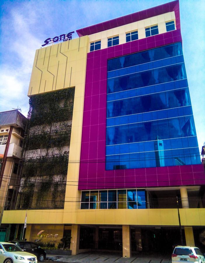 S-One Hotel Palembang Exteriör bild