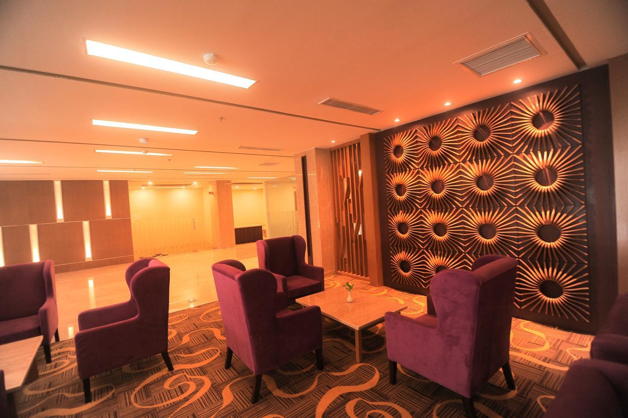 S-One Hotel Palembang Exteriör bild