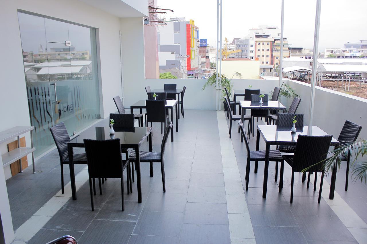 S-One Hotel Palembang Exteriör bild