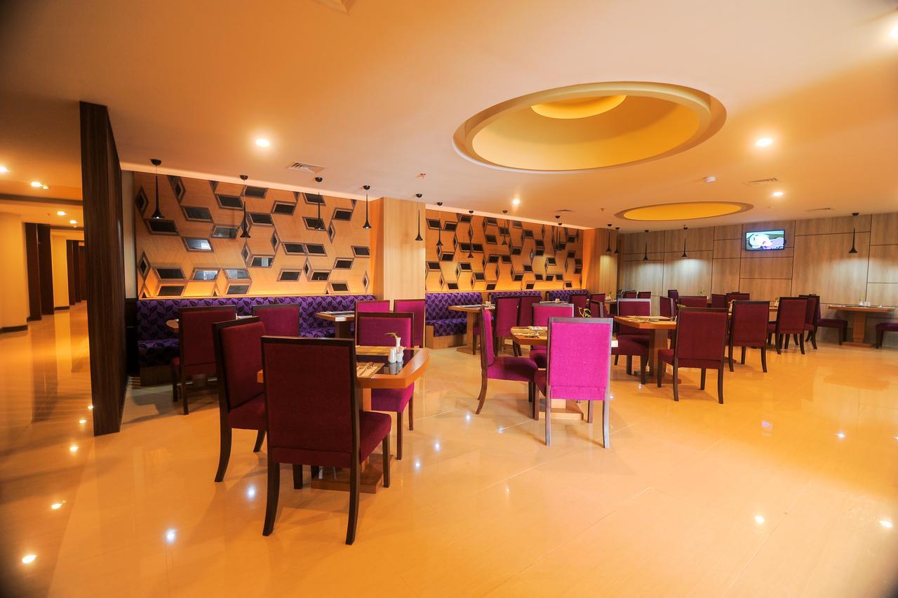 S-One Hotel Palembang Exteriör bild