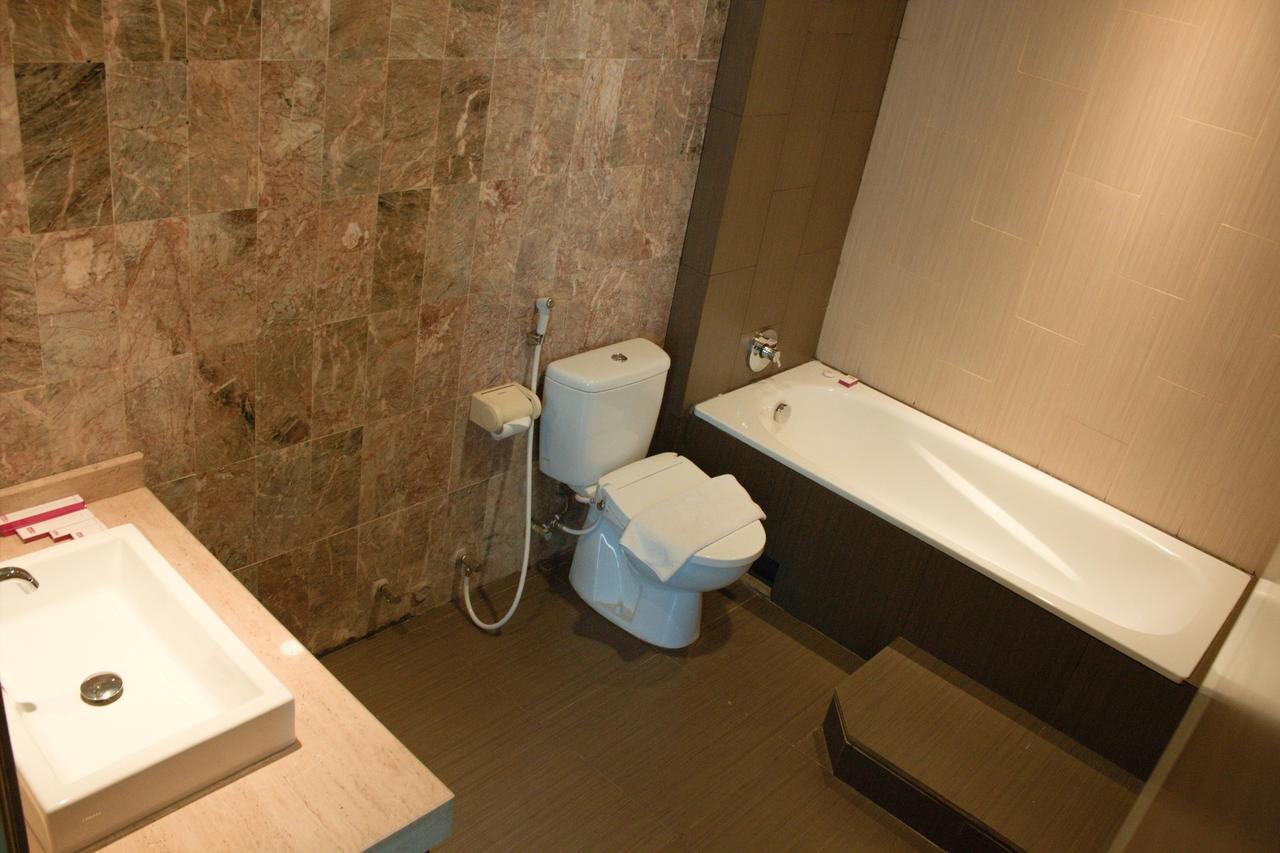 S-One Hotel Palembang Exteriör bild
