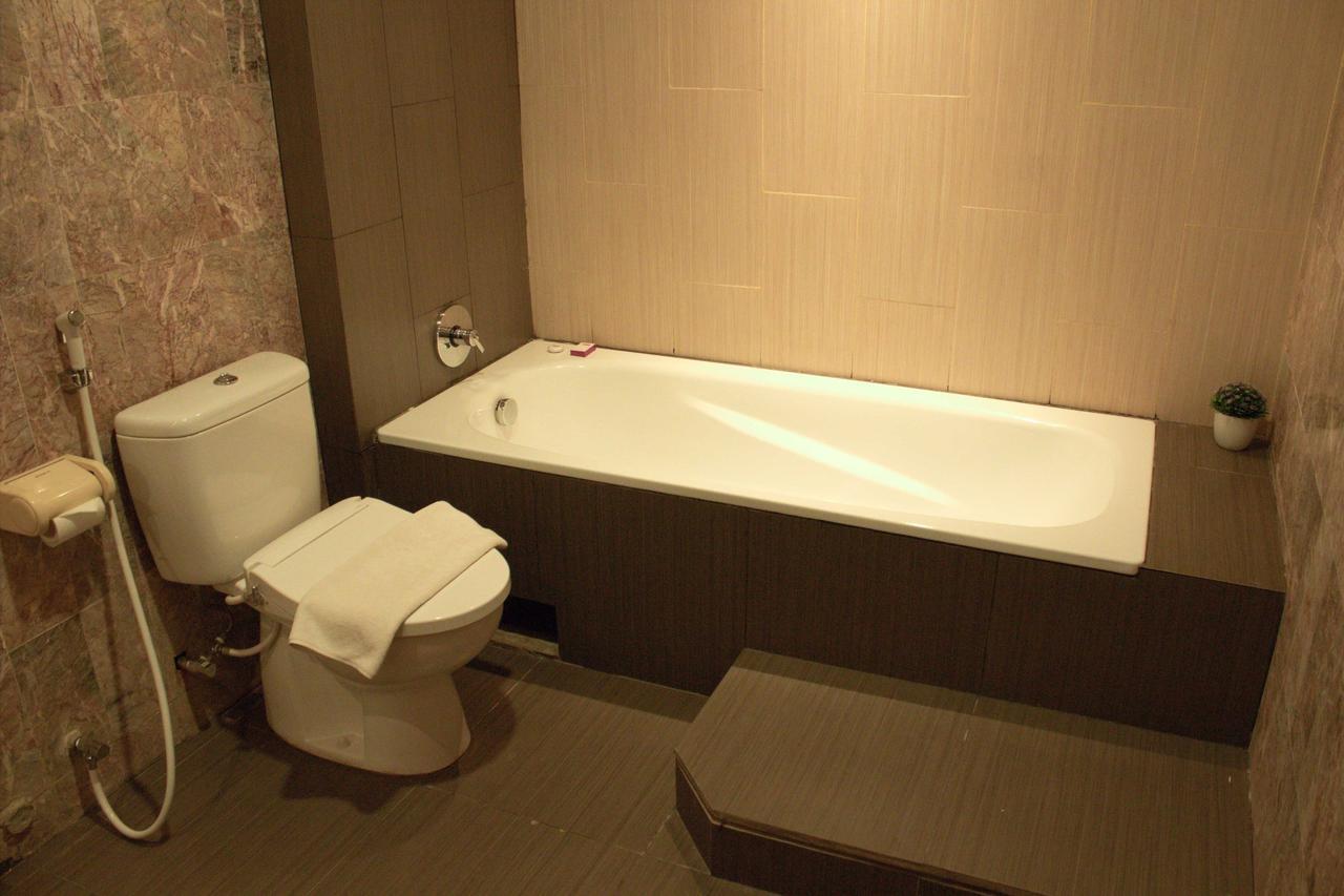 S-One Hotel Palembang Exteriör bild