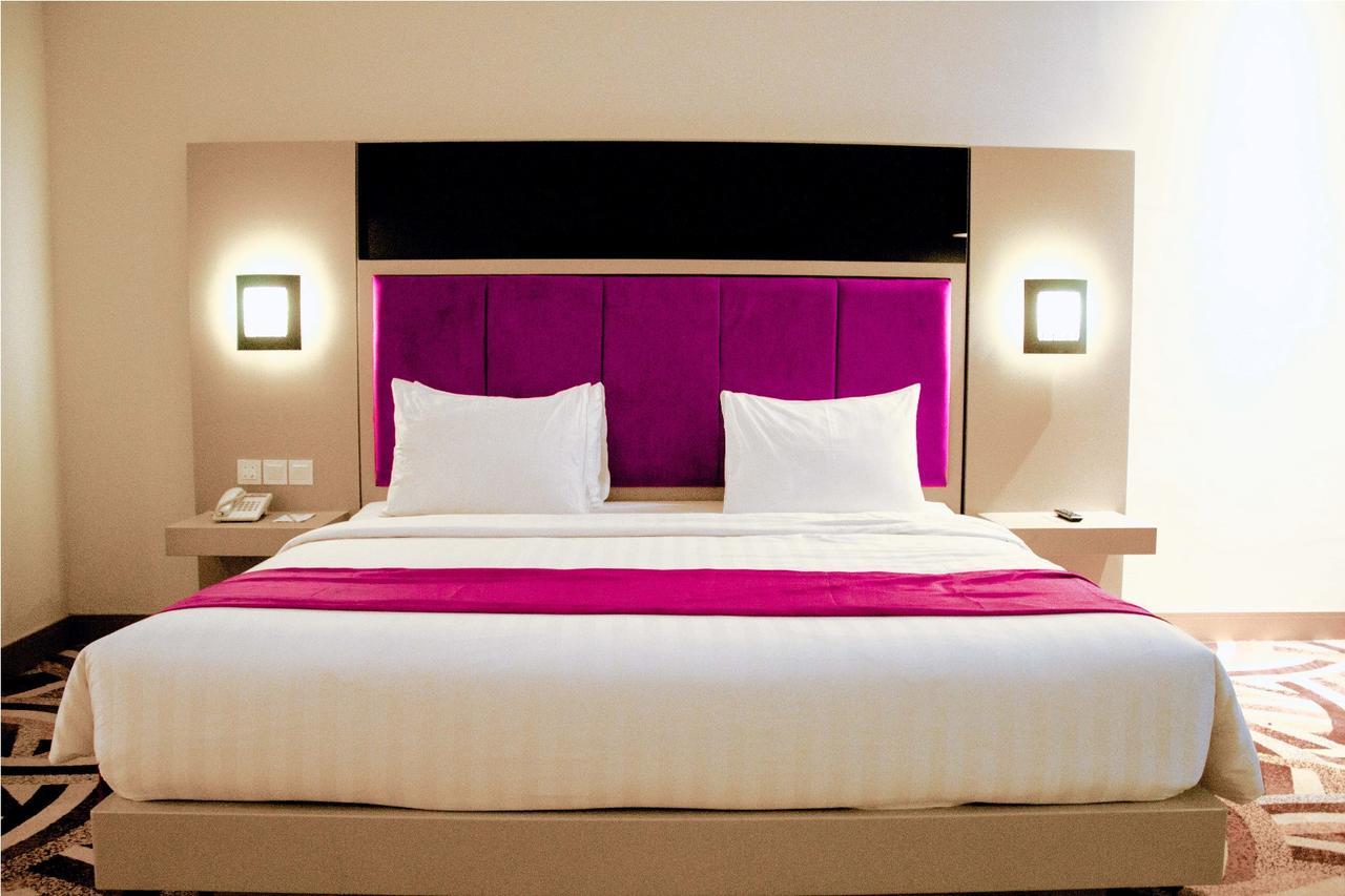S-One Hotel Palembang Exteriör bild