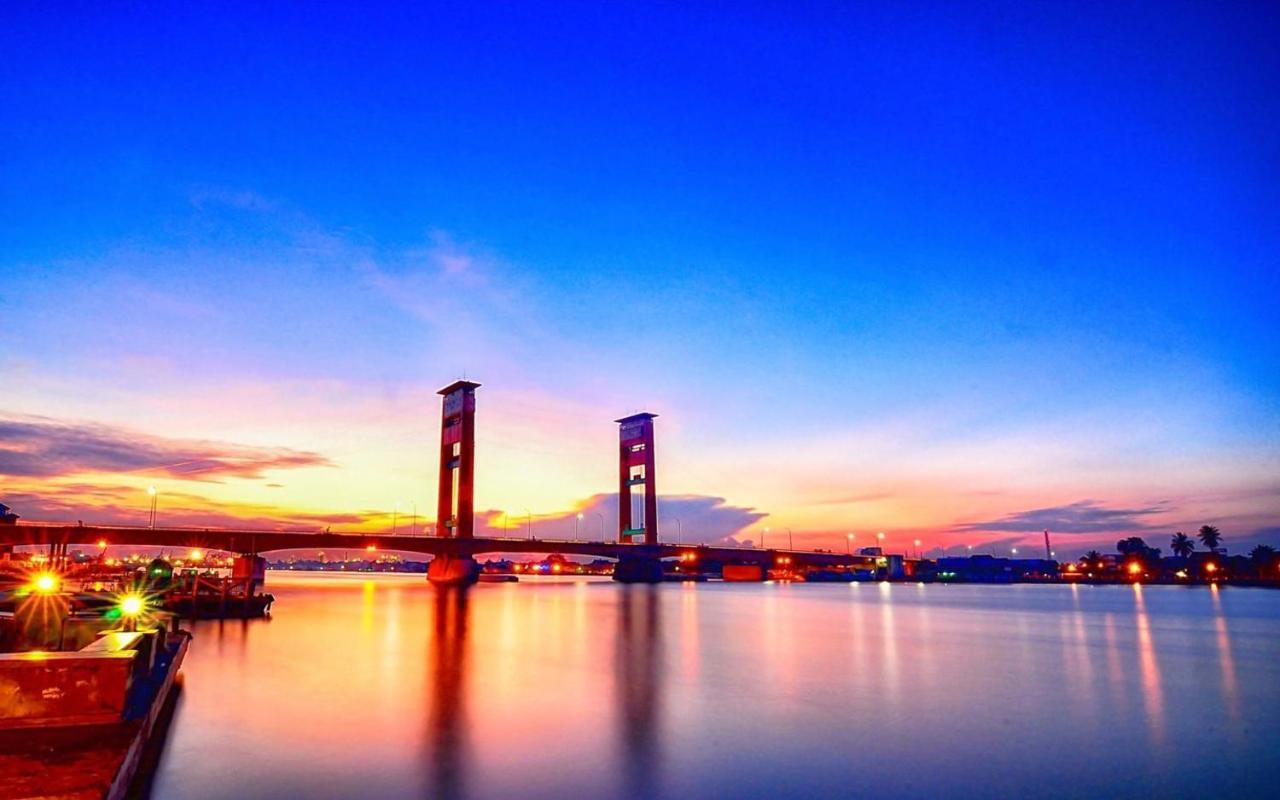 S-One Hotel Palembang Exteriör bild